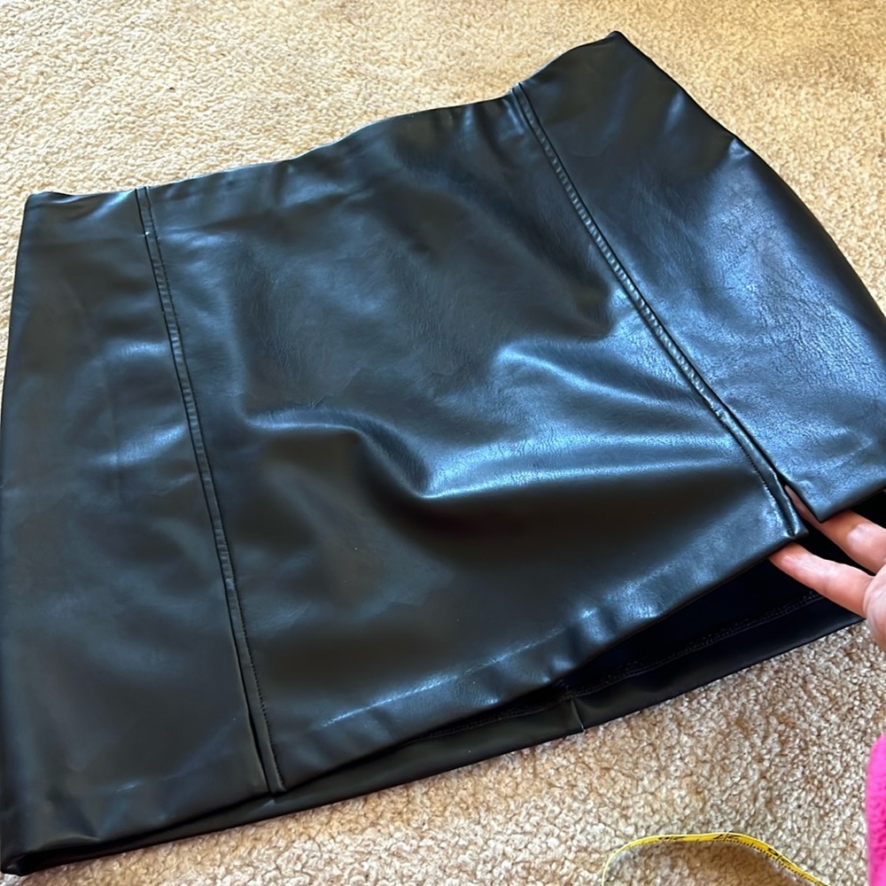 Calvin Klein Black Faux Leather Skirt. Size 12. NWT